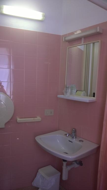 Bed Il Faro Bed and Breakfast Finale Ligure Δωμάτιο φωτογραφία